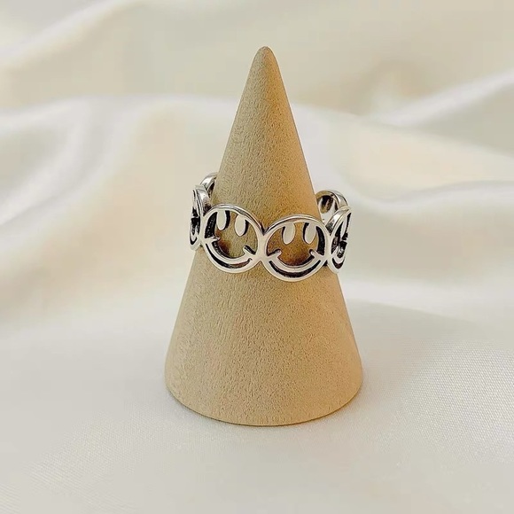 Smiley far ring happy face ring smile face ring silver stacking ring - Picture 4 of 6